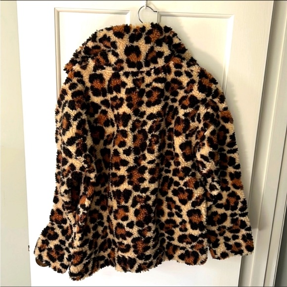 Brand new with tag J Crew leopard cheetah fleece - Picture 2 of 3